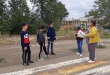 Школьники  учили правила дорожного движения